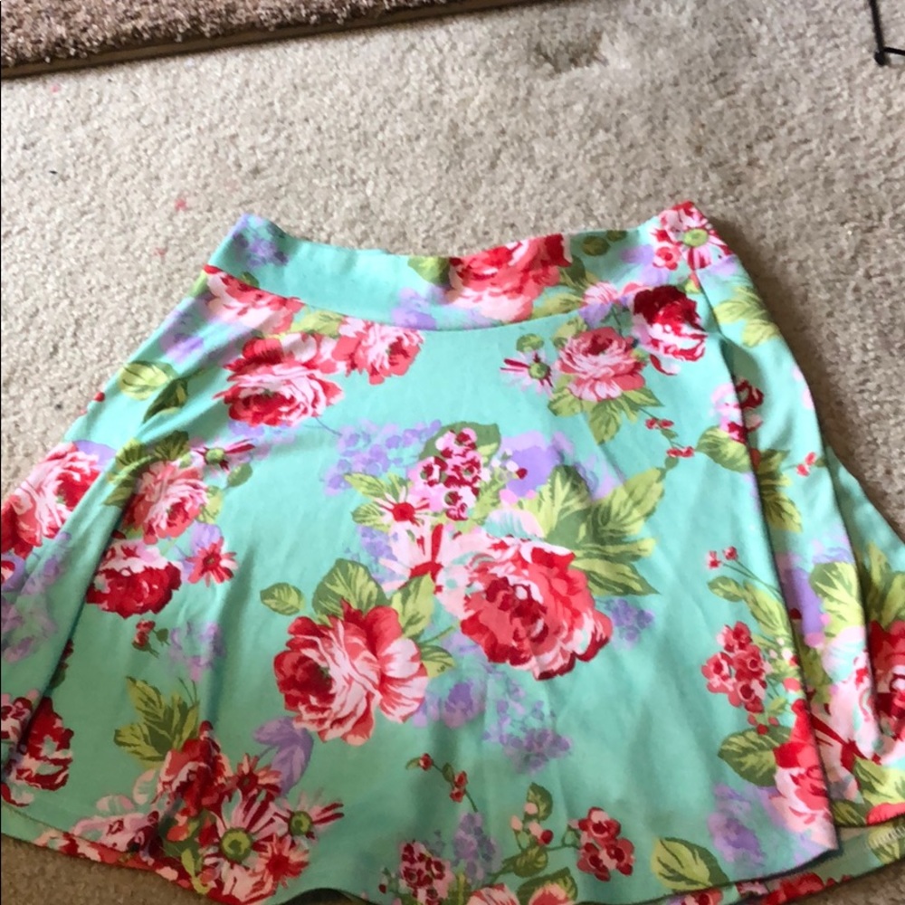 Floral mini skirt!